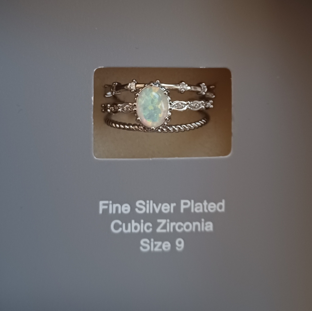 NIB FINE SILVER PLATED CZ FAUX OPAL 3 RING BAND RING SIZE 9. - Picture 3 of 3